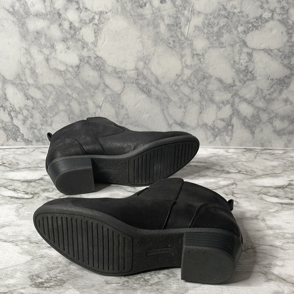 Austin trading Co., black booties. - Picture 8 of 13